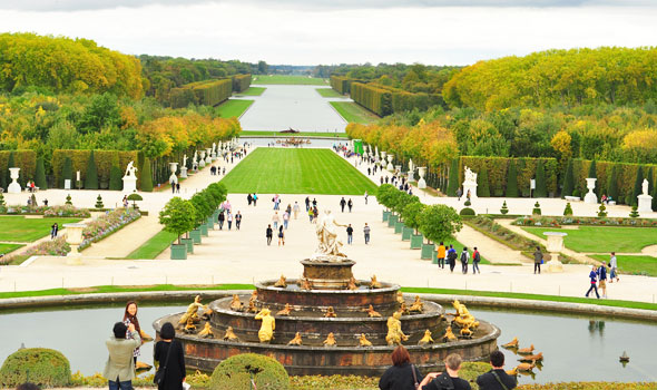 Vista sui giardini davanti alla fontana di Latona