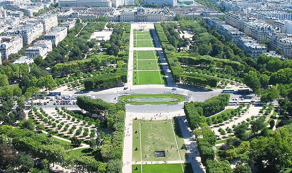 Il Campo di Marte (Champ-de-Mars): splendido luogo di relax all’ombra dalla Torre Eiffel