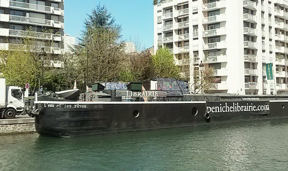 La “Péniche Librairie”, libreria marittima di Parigi