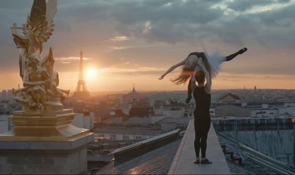 VIDEO. “Haut vol”, balletto sublime sui tetti di Parigi