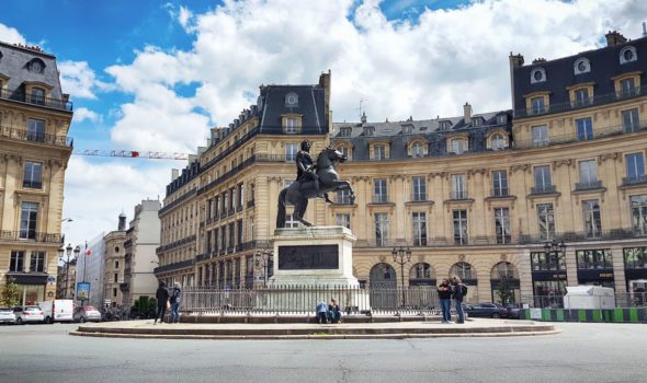 Place des Victoires, una delle piazze più antiche e scenografiche di Parigi