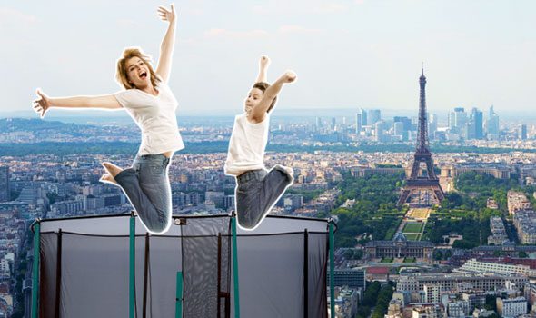 Un tappeto elastico sulla cima della Torre Montparnasse