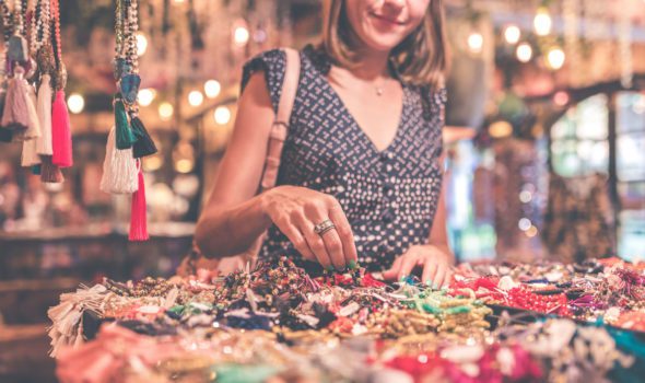 Il Mercatino delle Pulci di Saint-Ouen a Parigi, un labirinto di bancarelle e negozietti vintage