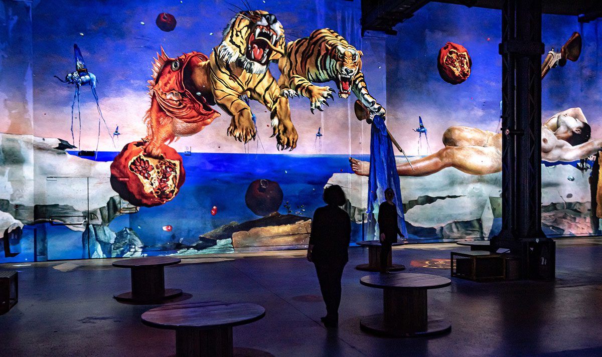 "Dalí, l'énigme sans fin": la mostra all'Atelier des Lumières di Parigi