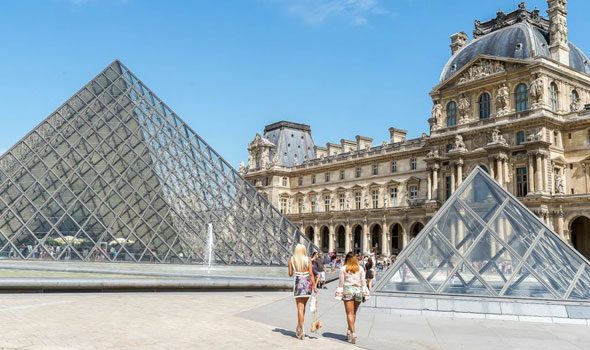 Tour Parigi Louvre