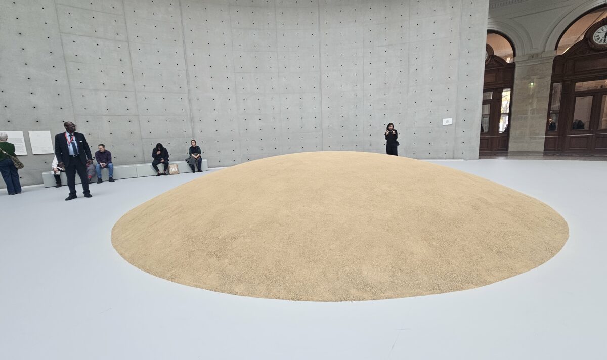 “Minimal” in mostra a Parigi nel 2025-2026: quando l’arte sceglie l’essenziale