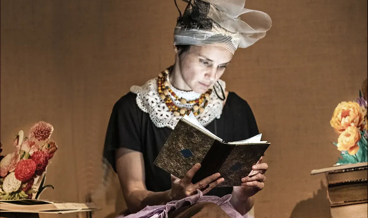 Emma Dante porta in scena a Parigi “Les Femmes savantes” di Molière