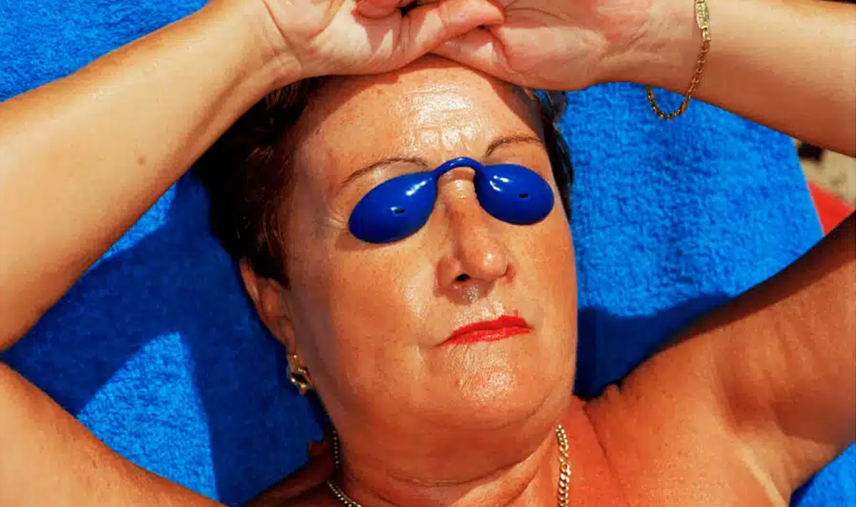 Martin Parr a Parigi nel 2026: al Jeu de Paume arriva la mostra “Global Warning”